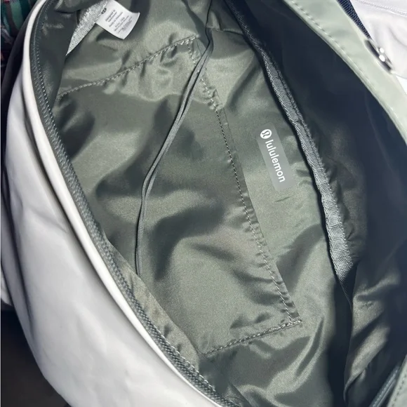 Lululemon Large Classic Belt Bag 3.5 Liter unisex